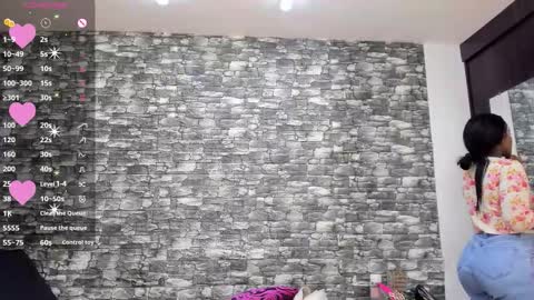 Snapshot of arianaablack chatting on 10/28/25, 11:47 Ariana online show from 10/28/25, 11:47