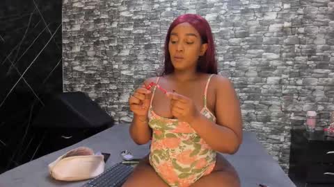 Snapshot of arianaablack chatting on 11/26/25, 12:39 Ariana online show from 11/26/25, 12:39