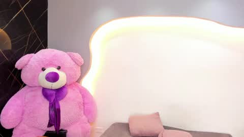Snapshot of arianaablack chatting on 07/15/26, 12:32 Ariana online show from 07/15/26, 12:32