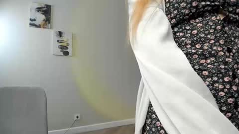 Snapshot of arianaabramek chatting on 02/13/26, 06:48 Alice online show from 02/13/26, 06:48