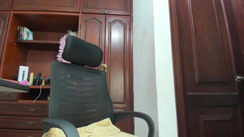 Snapshot of arianacontee chatting on 10/15/25, 01:17 Andrea online show from 10/15/25, 01:17