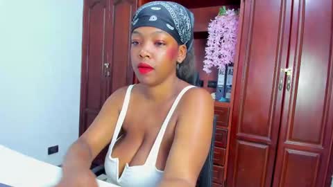 Snapshot of arianacontee chatting on 10/15/25, 07:58 Andrea online show from 10/15/25, 07:58