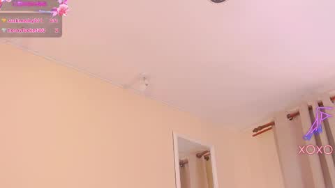 Snapshot of arianacroft_ chatting on 03/11/25, 11:33 Ariana online show from 03/11/25, 11:33