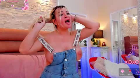 Snapshot of arianacroft_ chatting on 03/21/26, 08:30 Ariana online show from 03/21/26, 08:30