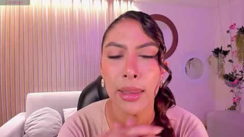 Ariana Dumont online show from 10/11/25, 11:31