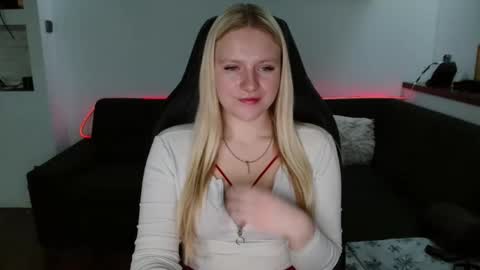 Snapshot of arianaluxe chatting on 02/05/26, 09:03 arianaluxe online show from 02/05/26, 09:03