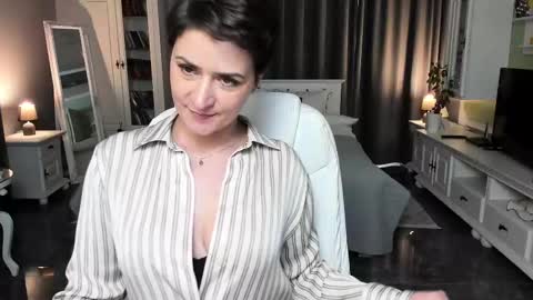 Ana online show from 02/11/25, 01:30