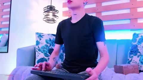 Snapshot of arianasantana chatting on 10/01/25, 12:44 Ari online show from 10/01/25, 12:44