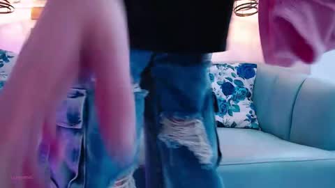 Snapshot of arianasantana chatting on 10/05/25, 12:58 Ari online show from 10/05/25, 12:58