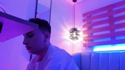 Snapshot of arianasantana chatting on 10/14/25, 12:50 Ari online show from 10/14/25, 12:50