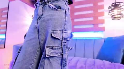 Snapshot of arianasantana chatting on 10/18/25, 12:50 Ari online show from 10/18/25, 12:50