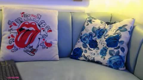 Snapshot of arianasantana chatting on 10/26/25, 12:44 Ari online show from 10/26/25, 12:44