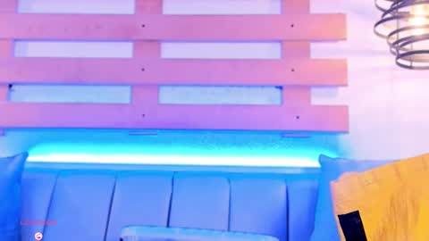 Snapshot of arianasantana chatting on 10/28/25, 01:25 Ari online show from 10/28/25, 01:25