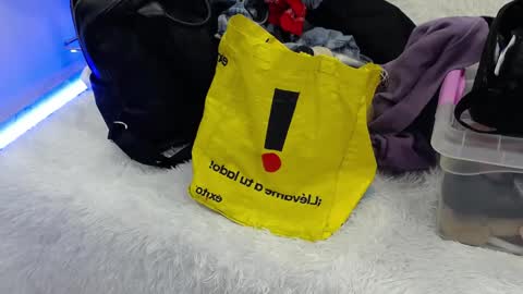 Snapshot of arianasantana chatting on 10/29/25, 01:02 Ari online show from 10/29/25, 01:02