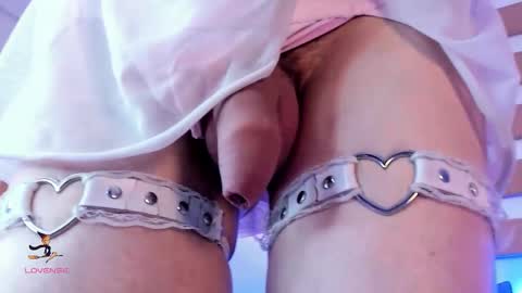 Snapshot of arianasantana chatting on 10/30/25, 01:23 Ari online show from 10/30/25, 01:23