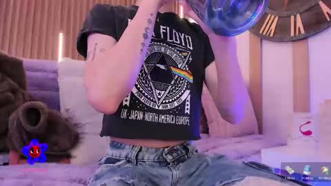 Snapshot of arianasantana chatting on 11/15/25, 01:07 Ari online show from 11/15/25, 01:07