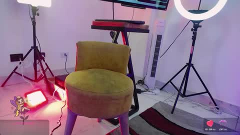 Snapshot of arianasantana chatting on 11/18/25, 12:53 Ari online show from 11/18/25, 12:53