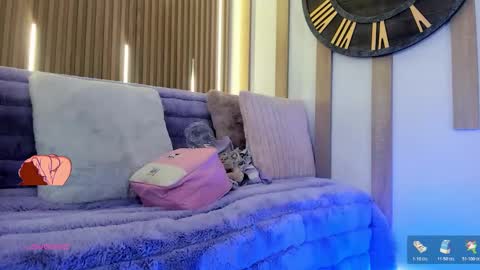 Snapshot of arianasantana chatting on 11/19/25, 01:22 Ari online show from 11/19/25, 01:22