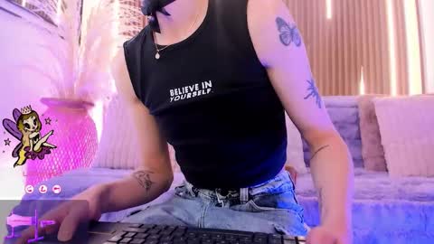 Snapshot of arianasantana chatting on 11/24/25, 12:49 Ari online show from 11/24/25, 12:49