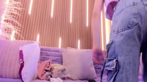 Snapshot of arianasantana chatting on 12/14/25, 12:54 Ari online show from 12/14/25, 12:54