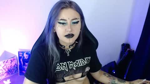 Snapshot of arianauwu666 chatting on 04/23/26, 12:23 help me 100 hands up my OF is Free online show from 04/23/26, 12:23