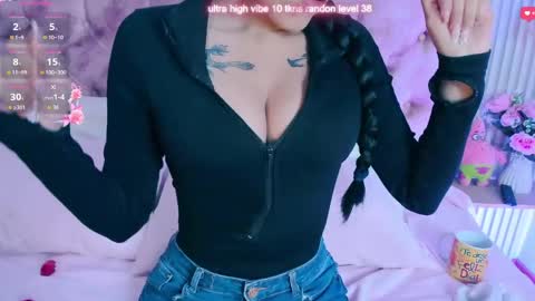 Snapshot of arianawest_ chatting on 05/13/26, 01:19 arianawest_ online show from 05/13/26, 01:19