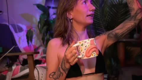 Snapshot of arianna_richi chatting on 04/24/26, 10:28 Olivka online show from 04/24/26, 10:28