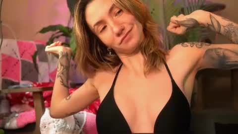 Snapshot of arianna_richi chatting on 06/19/26, 09:57 Olivka online show from 06/19/26, 09:57
