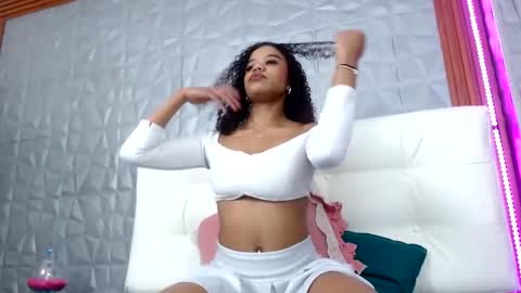 Snapshot of arianna_rochel chatting on 11/02/25, 05:48 arianna_rochel online show from 11/02/25, 05:48