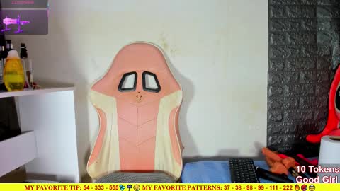 Snapshot of ariannalewis1 chatting on 11/23/25, 06:30 Arianna online show from 11/23/25, 06:30