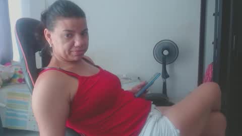Snapshot of ariannaloovel chatting on 04/29/26, 06:25 ariannaloovel online show from 04/29/26, 06:25