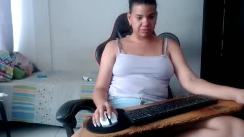 Snapshot of ariannaloovel chatting on 04/30/26, 06:03 ariannaloovel online show from 04/30/26, 06:03
