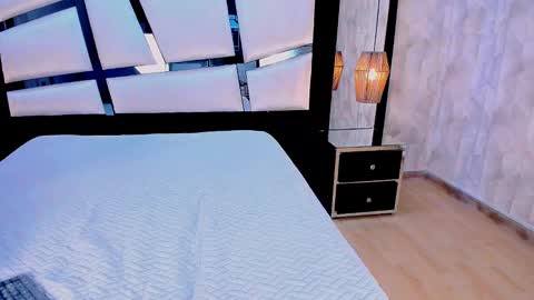 ariannarussell1 online show from 10/17/25, 06:21