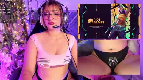 Snapshot of arianova_ chatting on 04/07/26, 01:11 Aria online show from 04/07/26, 01:11