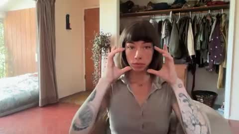 Snapshot of ariarose_xx chatting on 07/10/26, 07:16 Aria online show from 07/10/26, 07:16