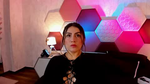 Snapshot of ariarous chatting on 06/17/26, 12:18 aria online show from 06/17/26, 12:18