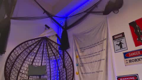 Snapshot of ariavossx chatting on 03/30/26, 08:32 Aria online show from 03/30/26, 08:32