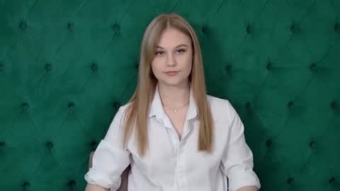 Snapshot of ariawell chatting on 10/07/25, 05:21 Aria online show from 10/07/25, 05:21