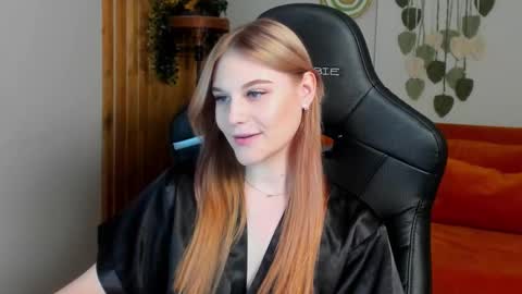 Snapshot of ariawell chatting on 10/30/25, 06:41 Aria online show from 10/30/25, 06:41