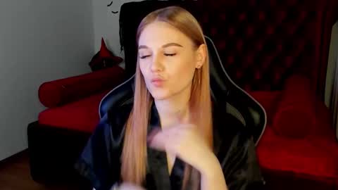 Snapshot of ariawell chatting on 11/10/25, 05:23 Aria online show from 11/10/25, 05:23