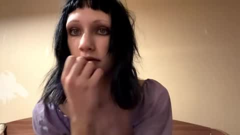 Snapshot of ariblade chatting on 04/19/26, 07:16 Ari online show from 04/19/26, 07:16