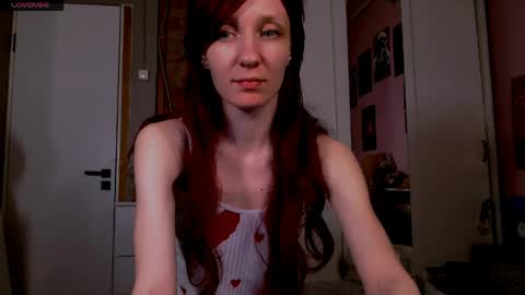 Snapshot of aribluush chatting on 04/05/26, 10:29 aribluush online show from 04/05/26, 10:29