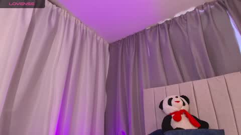 Snapshot of aribrunnet_ chatting on 02/06/25, 12:48 Ari Just Ari online show from 02/06/25, 12:48