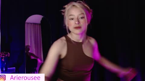 Snapshot of arie_rousee_sub chatting on 12/15/25, 02:05 ARIE online show from 12/15/25, 02:05