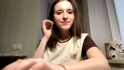 Snapshot of ariehamalainen chatting on 07/08/26, 05:50 Mia online show from 07/08/26, 05:50