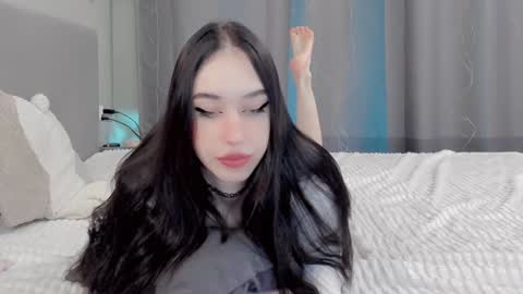 Snapshot of ariel_rouse chatting on 12/17/24, 09:16 Ariel online show from 12/17/24, 09:16