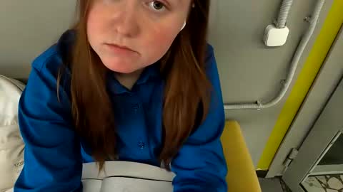 Snapshot of ariel_yumi chatting on 10/09/25, 10:02 Ariel online show from 10/09/25, 10:02