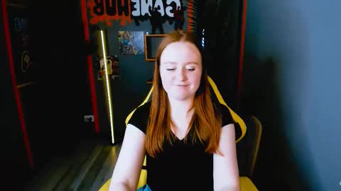 Snapshot of ariel_yumi chatting on 11/17/25, 06:03 Ariel online show from 11/17/25, 06:03