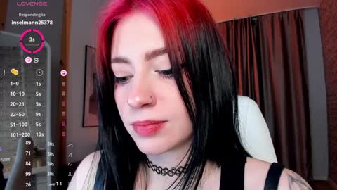 Snapshot of arielabradberry chatting on 12/27/24, 05:37 Ariel online show from 12/27/24, 05:37
