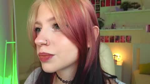 Snapshot of arielabradberry chatting on 09/27/25, 02:55 Ariel online show from 09/27/25, 02:55